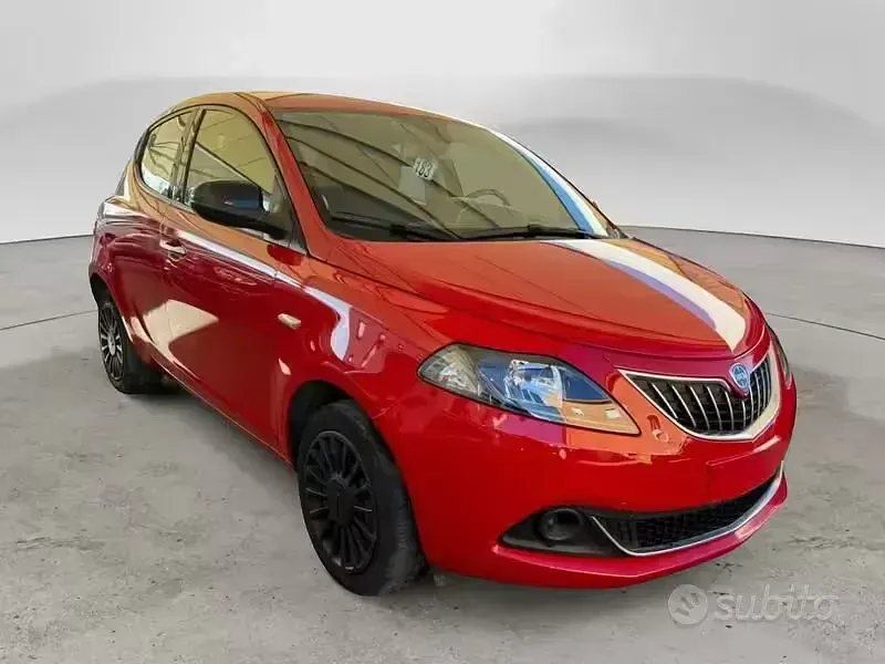 Usata Lancia Ypsilon Silver 69 CV (50 kW) 2022 Rosso Utilitaria