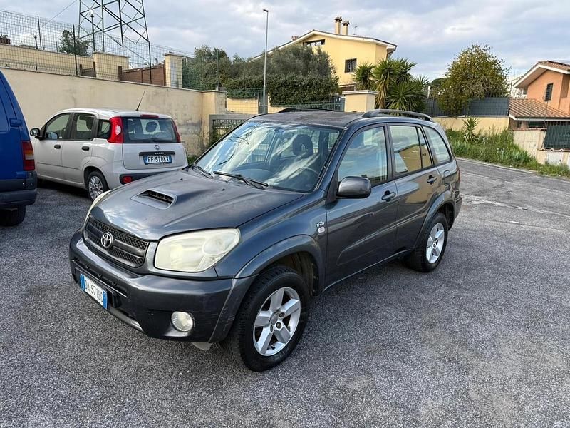 Usata Toyota RAV4 115 CV (84 kW) 2005 Argento SUV