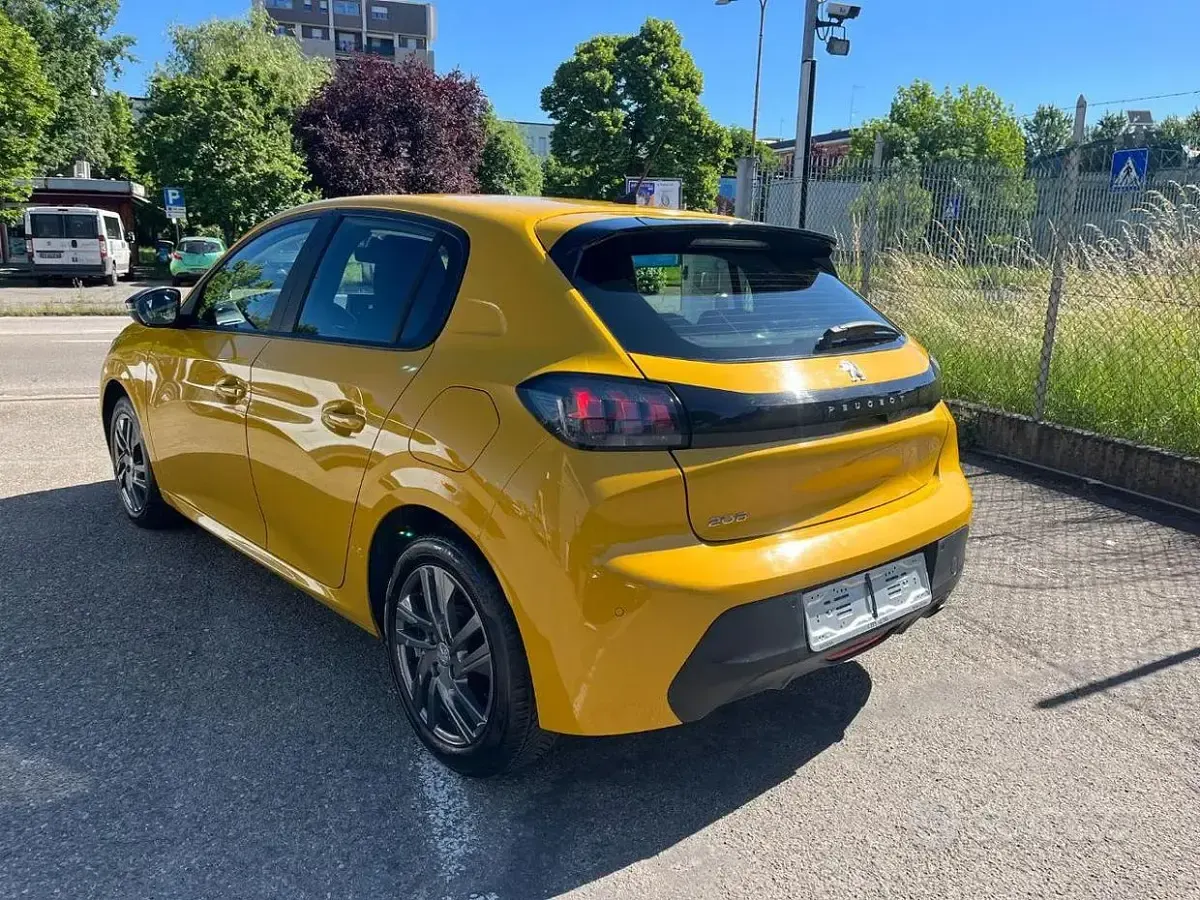 Usata Peugeot 208 Active 75 CV (55 kW) 2022 Giallo Utilitaria