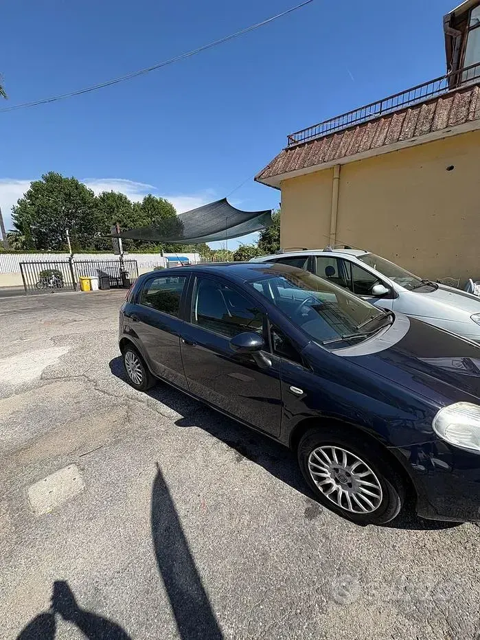 Usata Fiat Grande Punto Dynamic 69 CV (50 kW) 2009 Blu Utilitaria