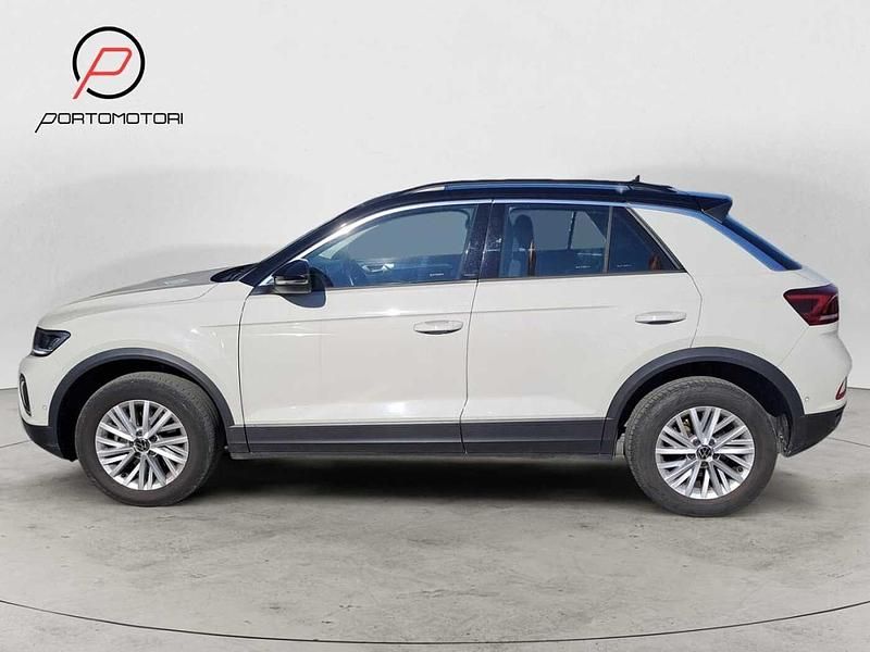 Begagnad VW T-Roc Life 150 HK (110 kW) 2024 Beige SUV