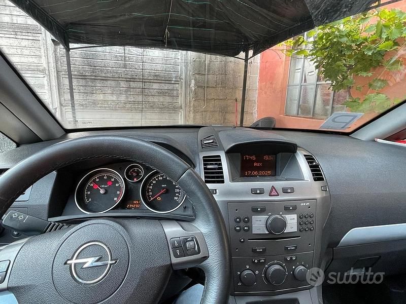 Usata Opel Zafira 94 CV (69 kW) 2008 Grigio Monovolume