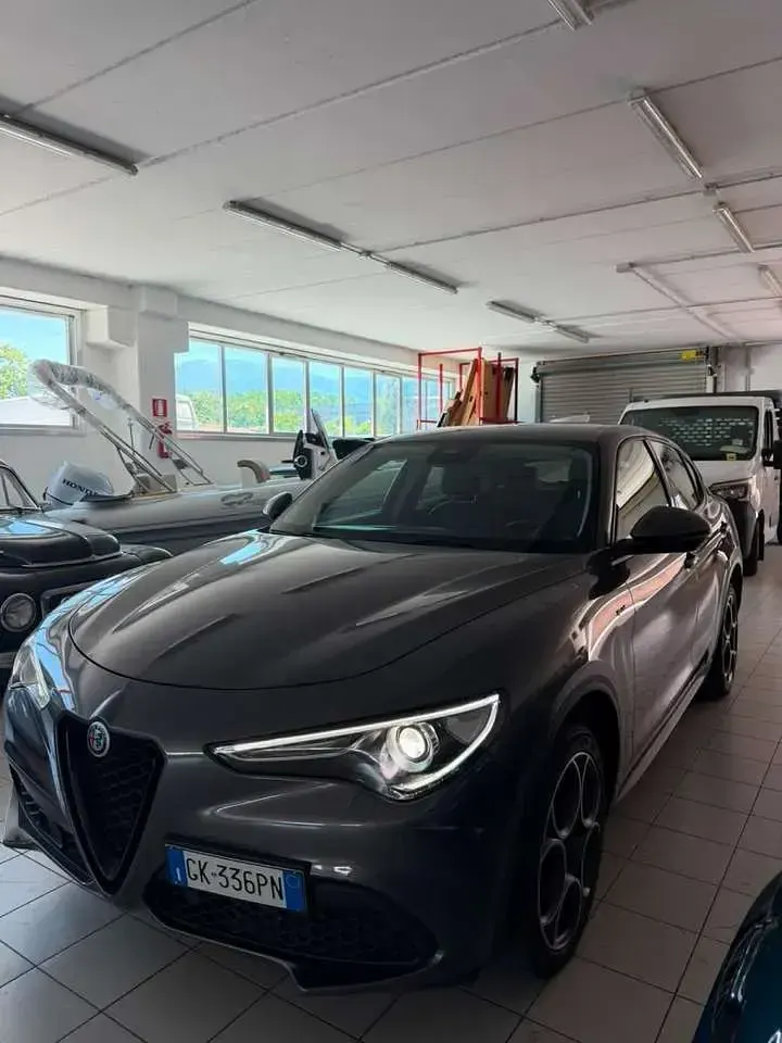 Usata Alfa Romeo Stelvio Sprint 190 CV (139 kW) 2021 Grigio SUV
