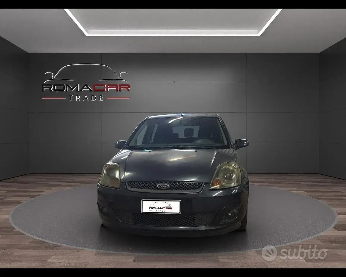 Usata Ford Fiesta Titanium 68 CV (50 kW) 2006 Bluazzurro Utilitaria