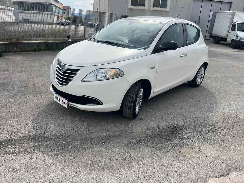 Usata Lancia Ypsilon Platinum 94 CV (69 kW) 2013 Bianco Utilitaria