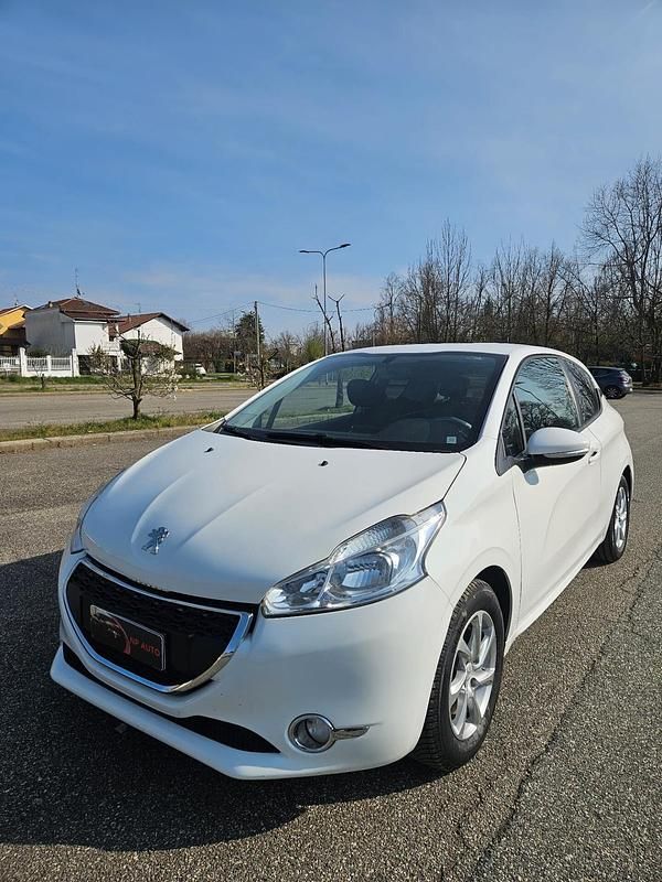 Usata Peugeot 208 67 CV (49 kW) 2014 Bianco Utilitaria