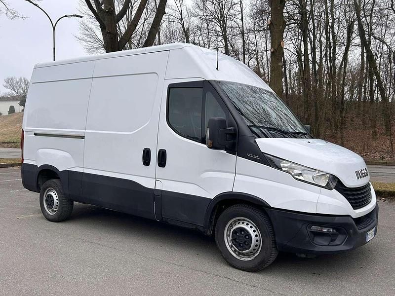 Usata Iveco Daily 116 CV (85 kW) 2020 Bianco Furgone