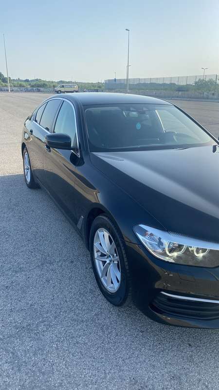 Usato 2018 BMW 520 2.0 Benzin 184 CV (24.000 €)