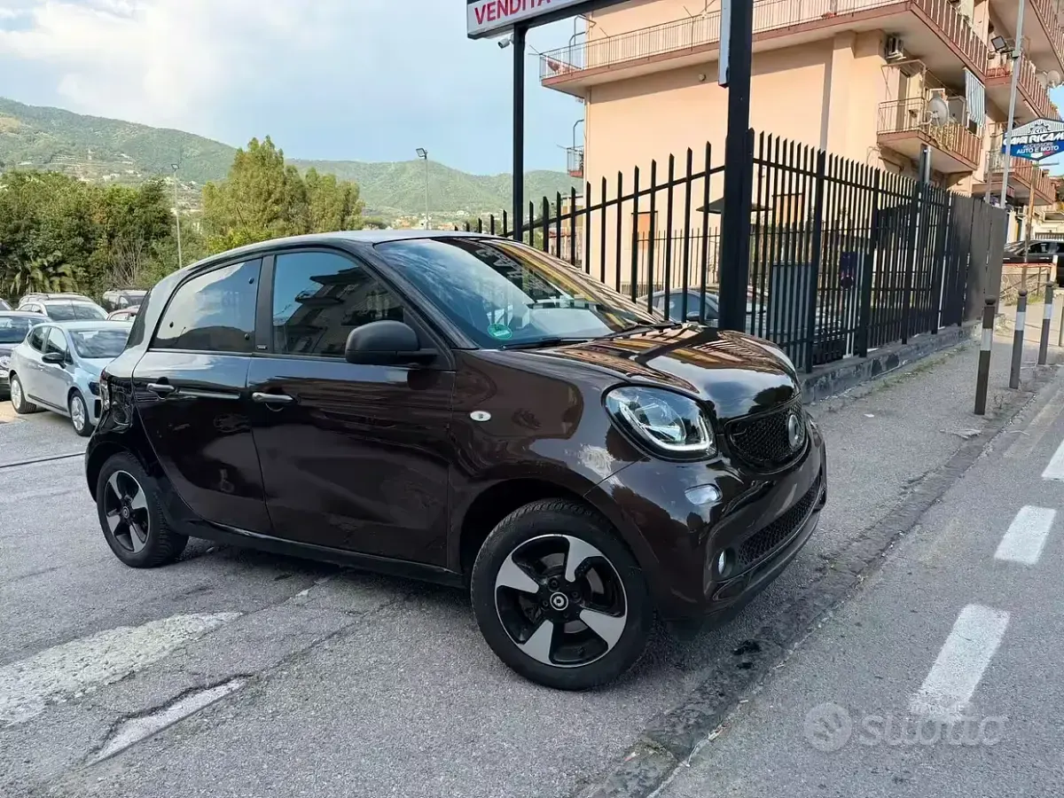 Usata Smart ForFour Passion 90 CV (66 kW) 2018 Marrone Utilitaria
