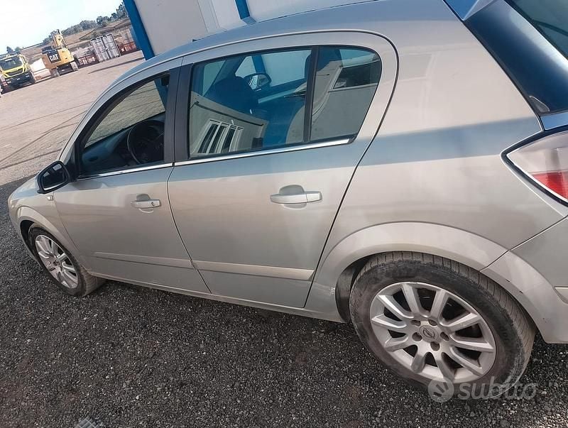 Usata Opel Astra 101 CV (74 kW) 2007 Berlina