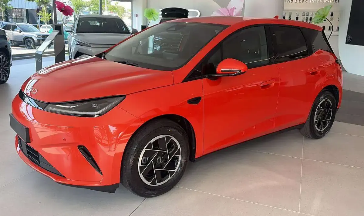 Nuova BYD Dolphin Comfort 155 kW (212 CV) 2026 Arancione Utilitaria