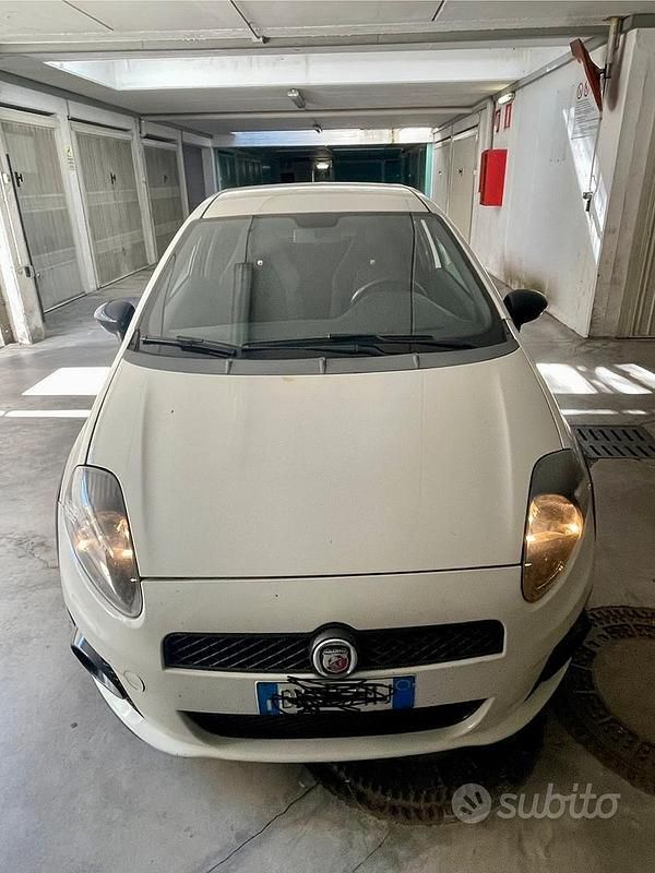 Bianco Usata 2007 Abarth Grande Punto Due volumi | 5000 € (Super prezzo) - Immagine 1/4