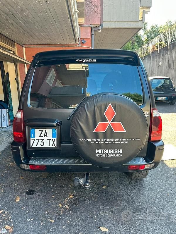 Usata Mitsubishi Pajero Intense 160 CV (117 kW) 2004 Nero SUV