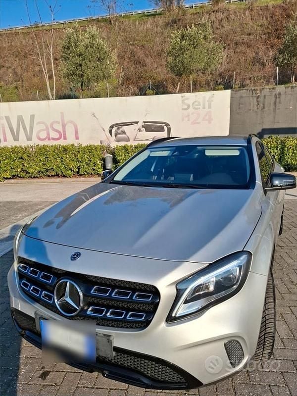 Grigio Usata 2019 Mercedes GLA200 Edition SUV | 20.950 € - Immagine 1/4