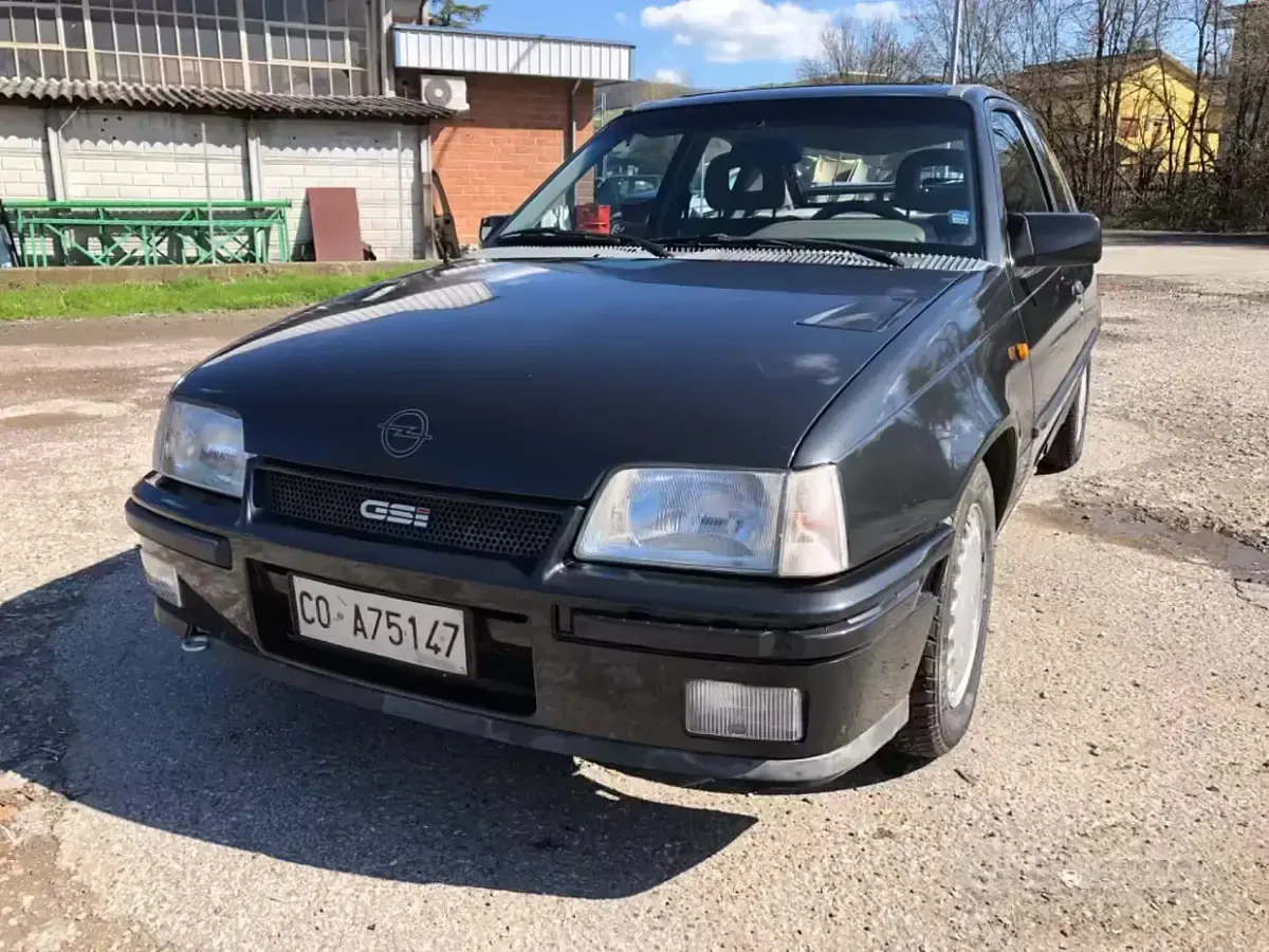Usata Opel Kadett 150 CV (110 kW) 1989 Utilitaria