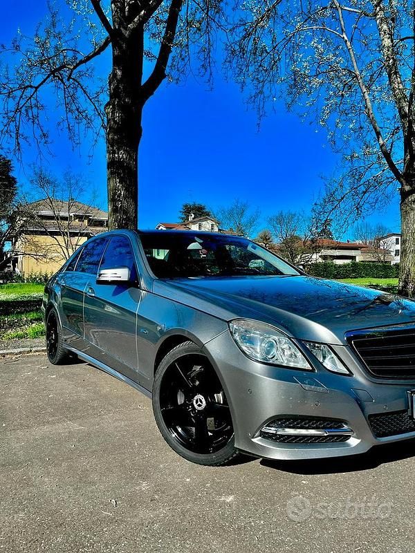 Grigio Usata 2011 Mercedes E350 Tre volumi | 10.000 € - Immagine 1/4