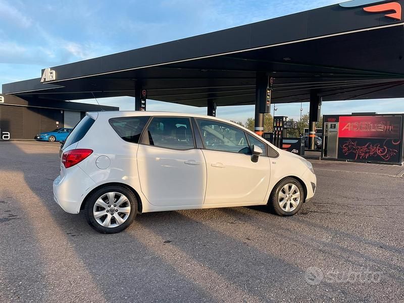 Usata Opel Meriva 120 CV (88 kW) 2012 Bianco Monovolume