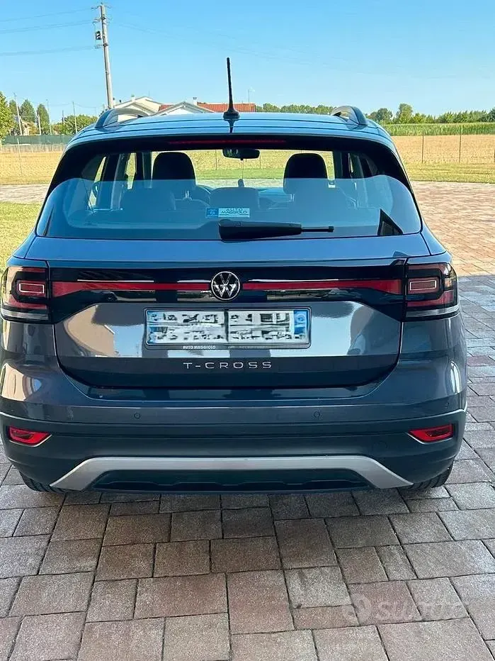 Usata VW T-Cross Style 110 CV (80 kW) 2023 Grigio SUV