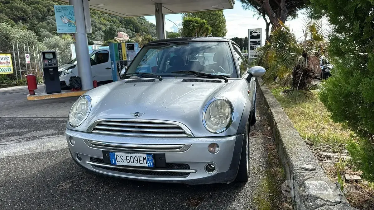 Begagnad Mini ONE 90 HK (66 kW) 2004 Grå Halvkombi