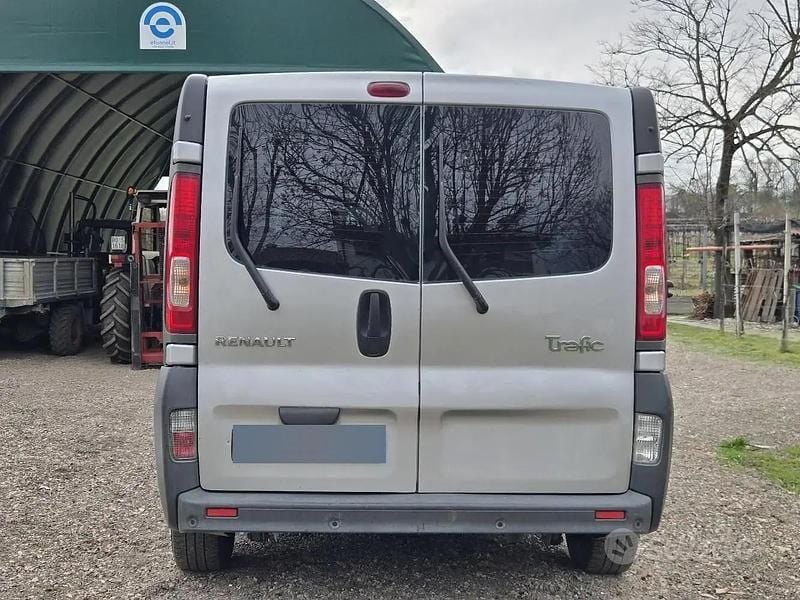 Usata Renault Trafic 145 CV (106 kW) 2009 Grigio Monovolume