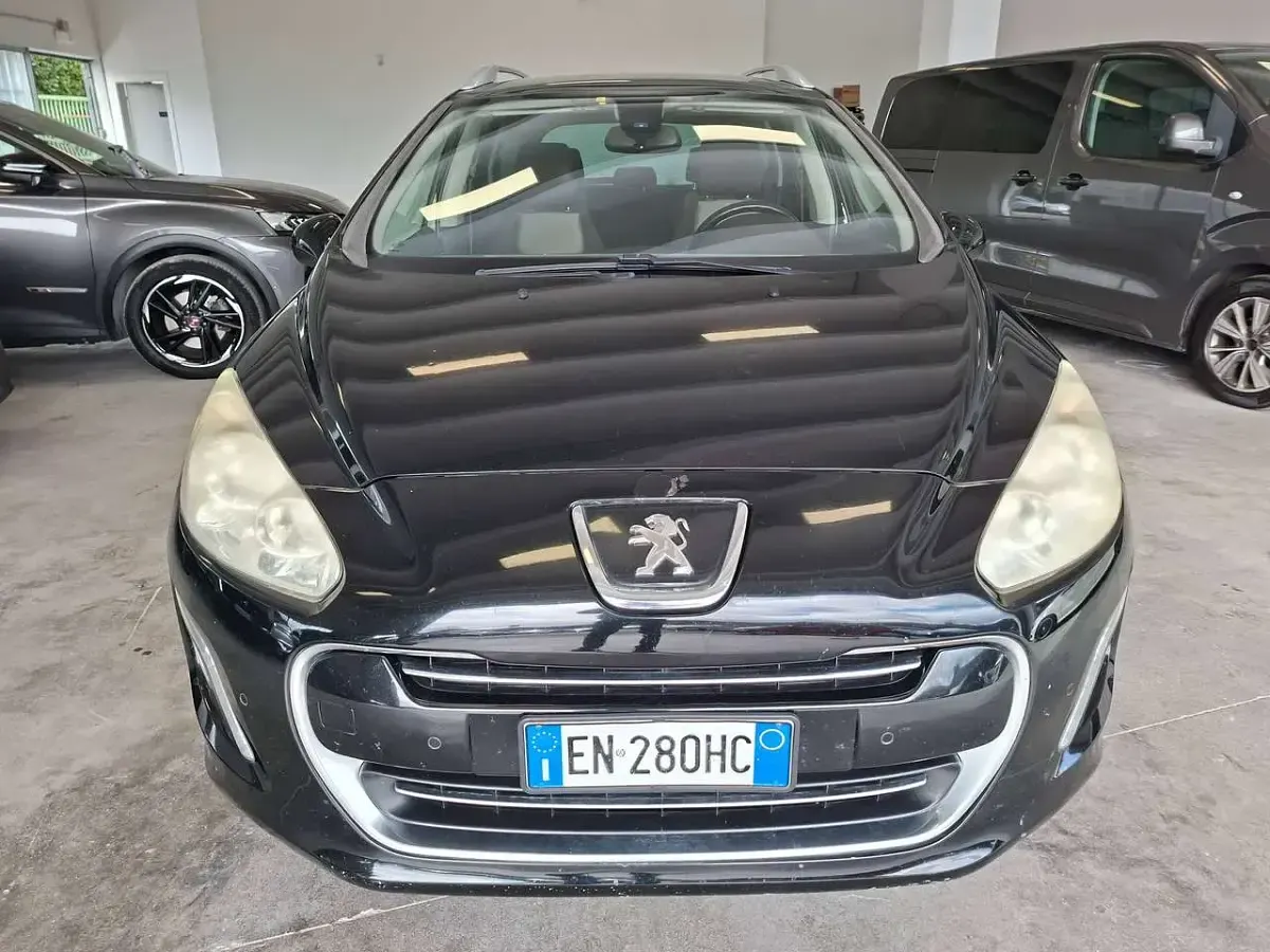 Usata Peugeot 308 111 CV (81 kW) 2012 Nero Station wagon