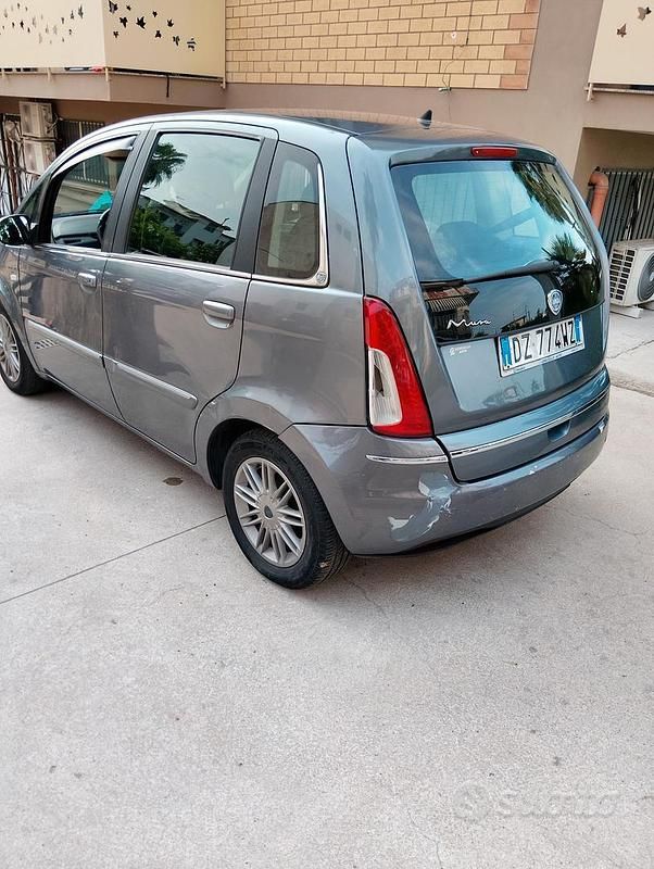 Usata Lancia Musa 90 CV (66 kW) 2010 Grigio Monovolume