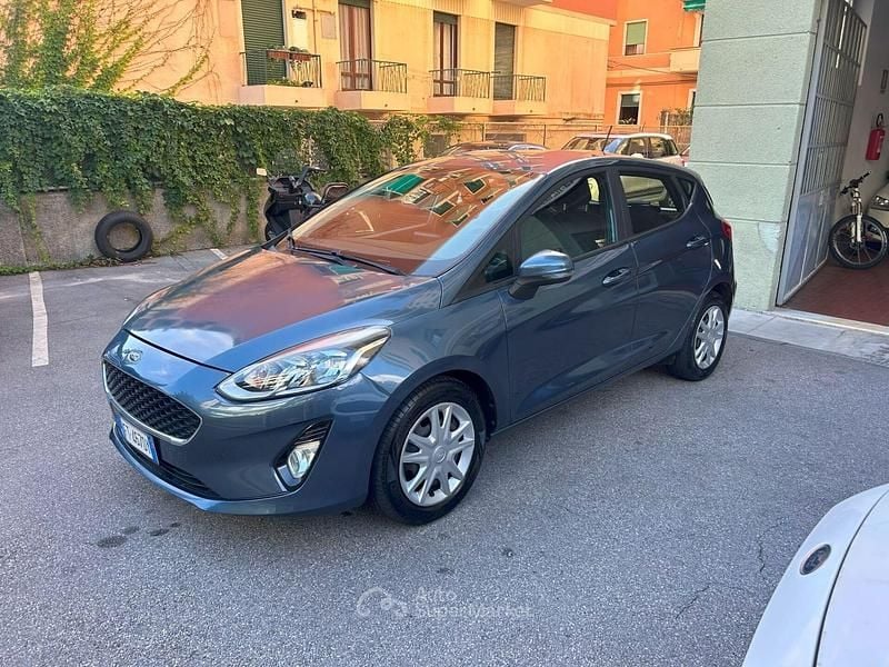 Usata Ford Fiesta 86 CV (63 kW) 2018 Grigio Utilitaria