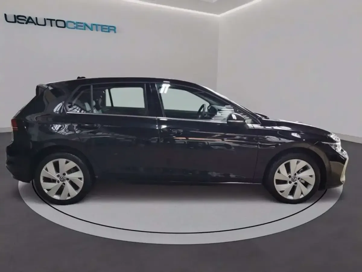 Usata VW Golf VIII Style 150 CV (110 kW) 2025 Grenadill black metallizzato Berlina