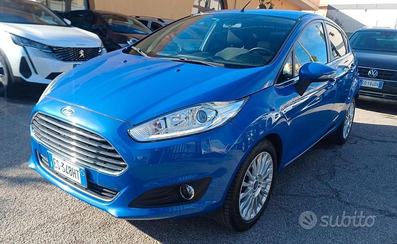 Usata Ford Fiesta Titanium 75 CV (55 kW) 2013 Blu Berlina