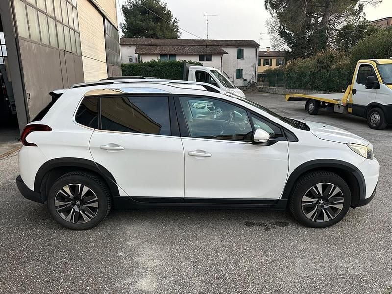 Usata Peugeot 2008 82 CV (60 kW) 2018 Bianco SUV