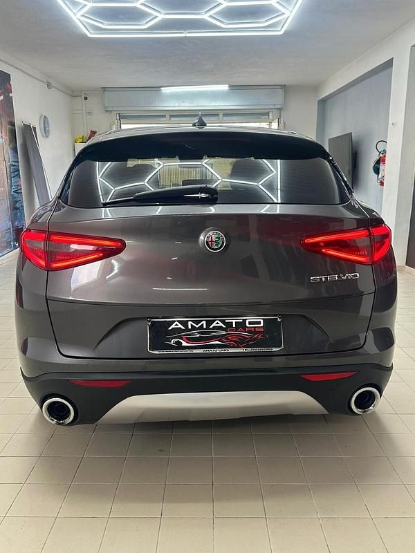Usata Alfa Romeo Stelvio Business 160 CV (117 kW) 2020 Grigio SUV