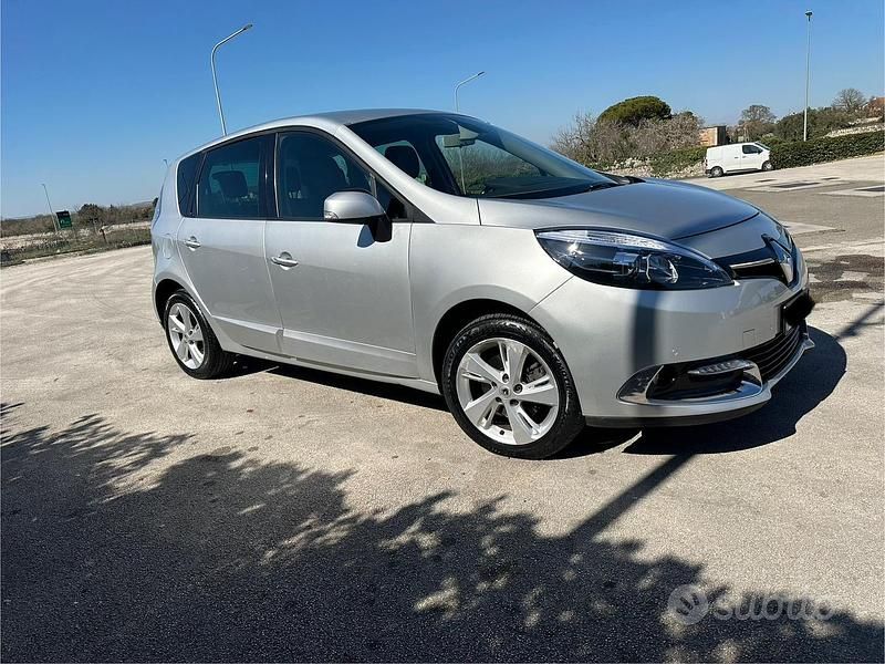 Usata Renault Scénic III 110 CV (80 kW) 2013 Grigio Monovolume