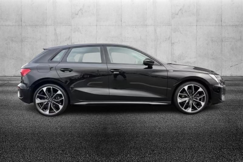 Usata Audi A3 e-tron S-Line 150 CV (110 kW) 2023 Nero metallizzato Utilitaria