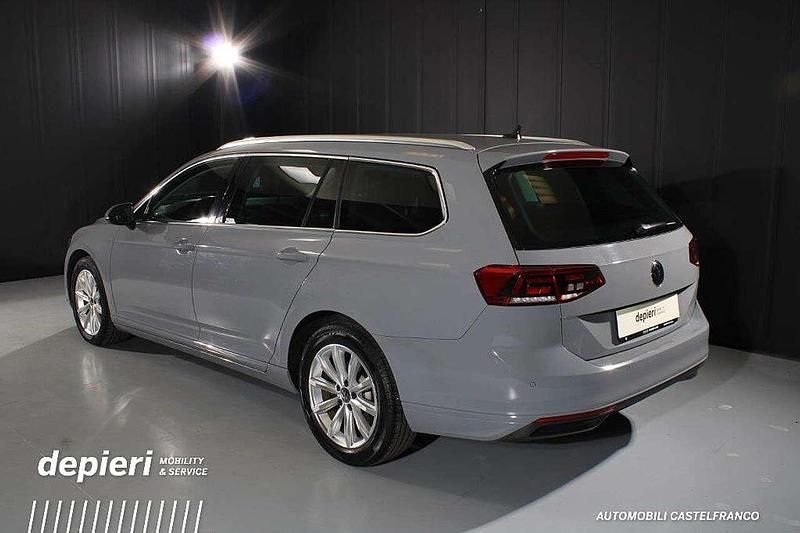 Usata VW Passat Business 150 CV (110 kW) 2023 Grigio Station wagon
