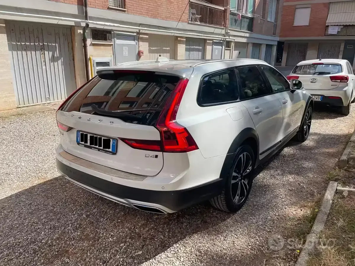 Usata Volvo V90 CC Pro 190 CV (139 kW) 2017 Bianco Station wagon