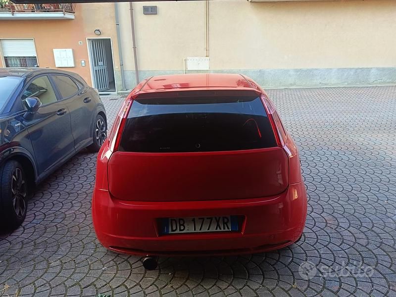 Usata Fiat Grande Punto Sport 131 CV (96 kW) 2006 Rosso Utilitaria