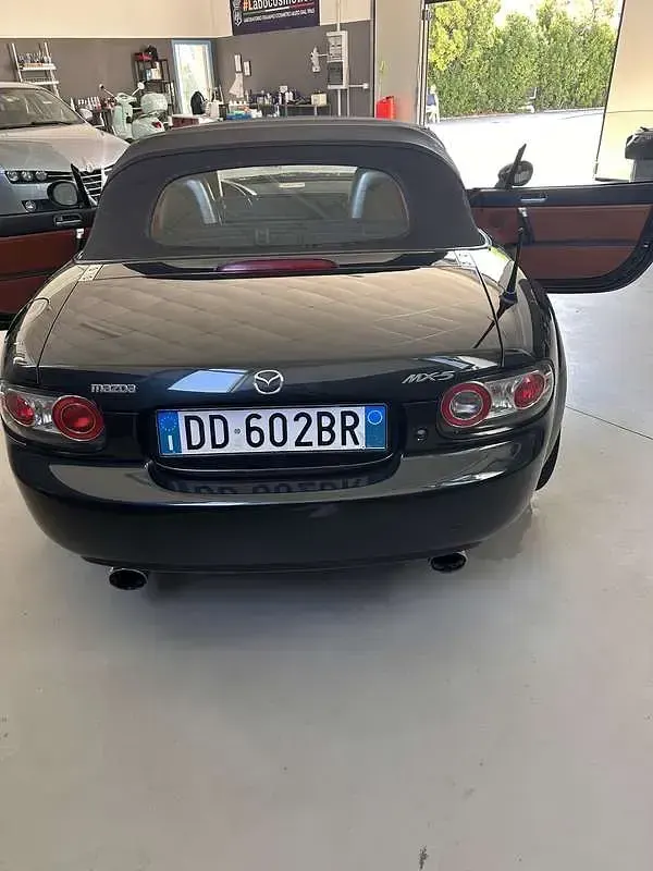 Usata Mazda MX5 High 126 CV (92 kW) 2006 Verde Cabrio