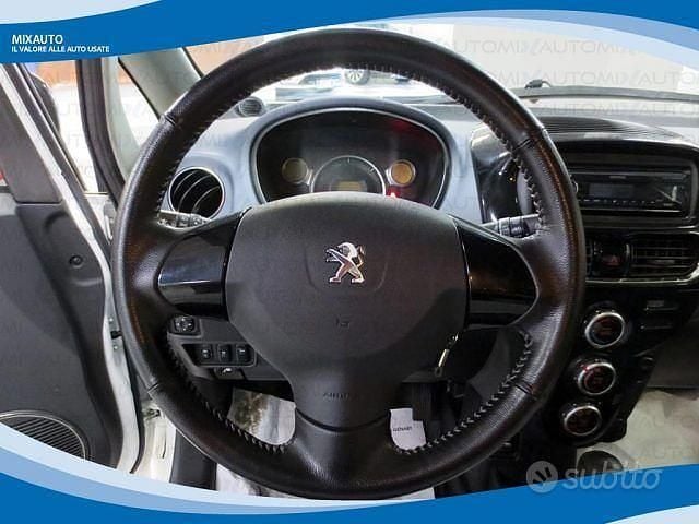 Usata Peugeot iON Active 49 kW (67 CV) 2020 Bianco pastello Utilitaria