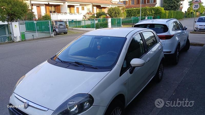 Usata Fiat Grande Punto Dynamic 77 CV (56 kW) 2009 Bianco Utilitaria