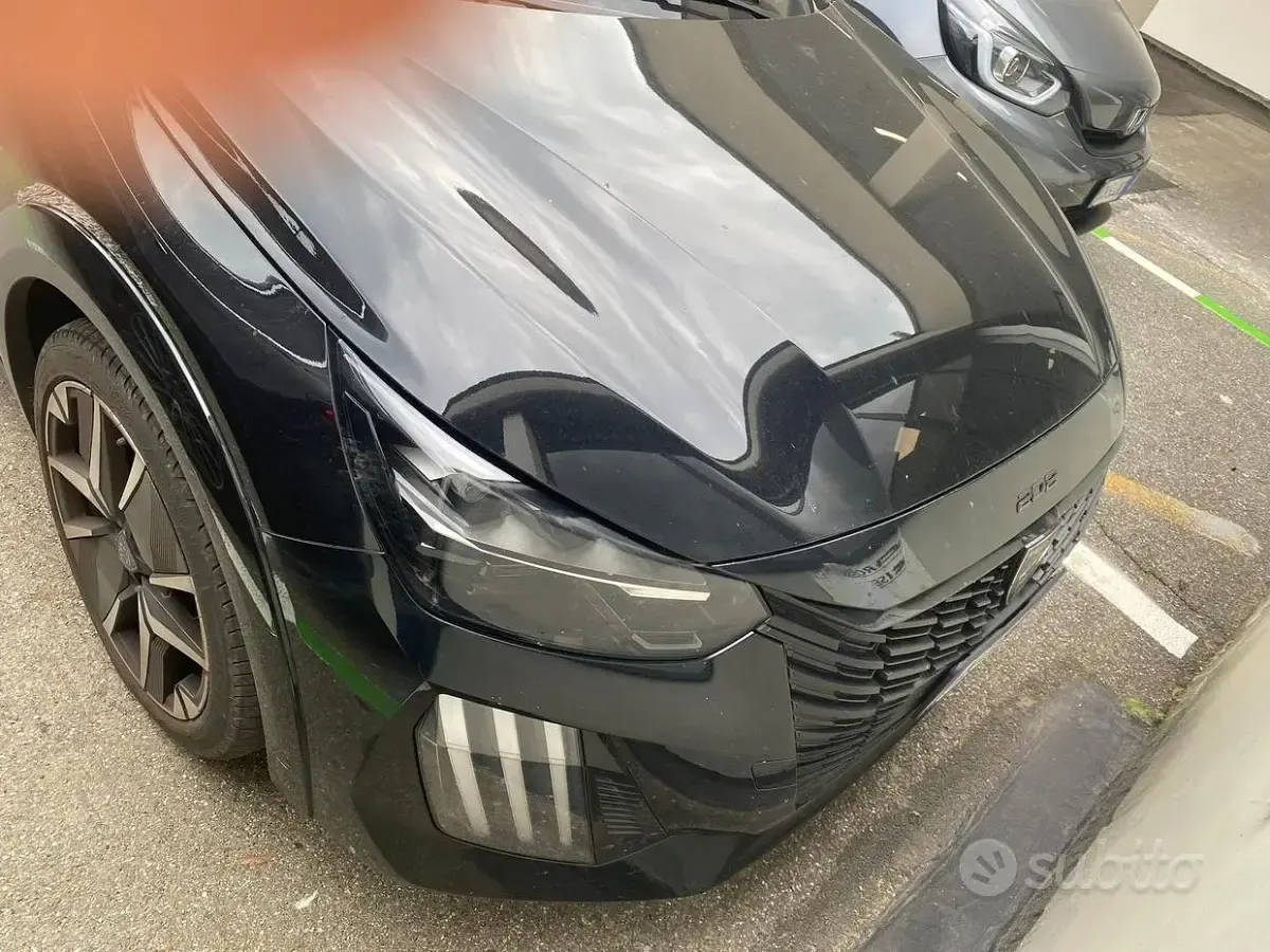 Usata Peugeot 208 GT 101 CV (74 kW) 2024 Grigio Utilitaria