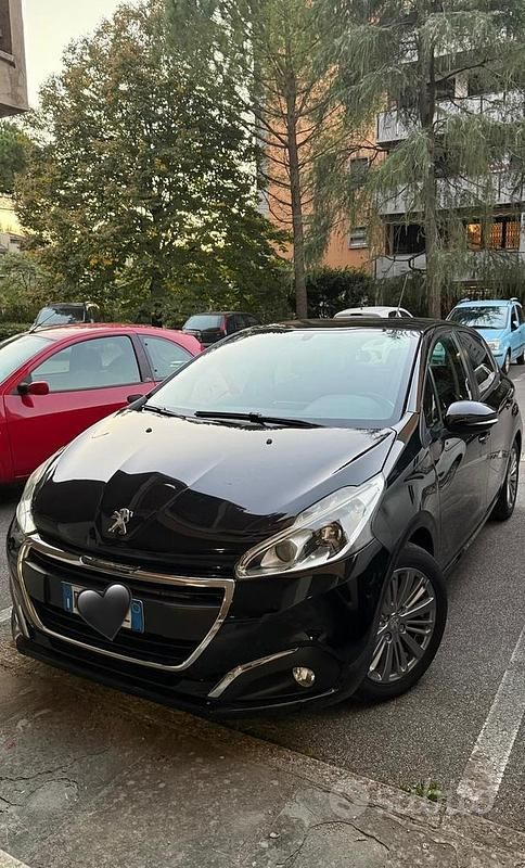 Usata Peugeot 208 Allure 82 CV (60 kW) 2016 Nero Utilitaria
