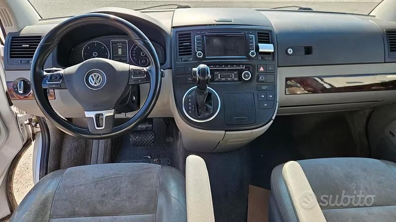Begagnad VW Multivan Highline 180 HK (132 kW) 2014 Grå Minibuss