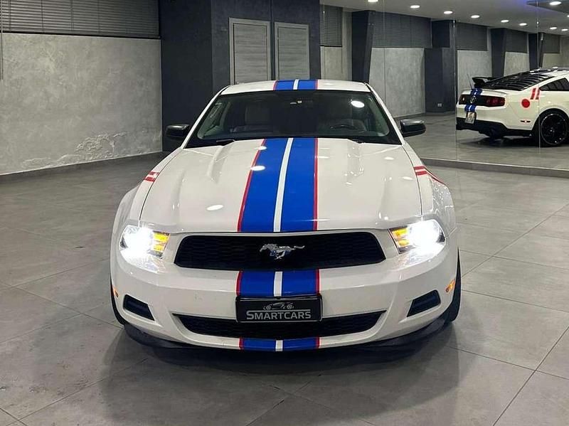 Usata Ford Mustang 309 CV (227 kW) 2011 Bianco Coupé