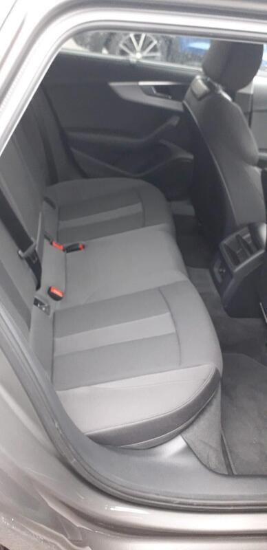 Begagnad Audi A4 Advanced 163 HK (119 kW) 2020 Grå Kombi