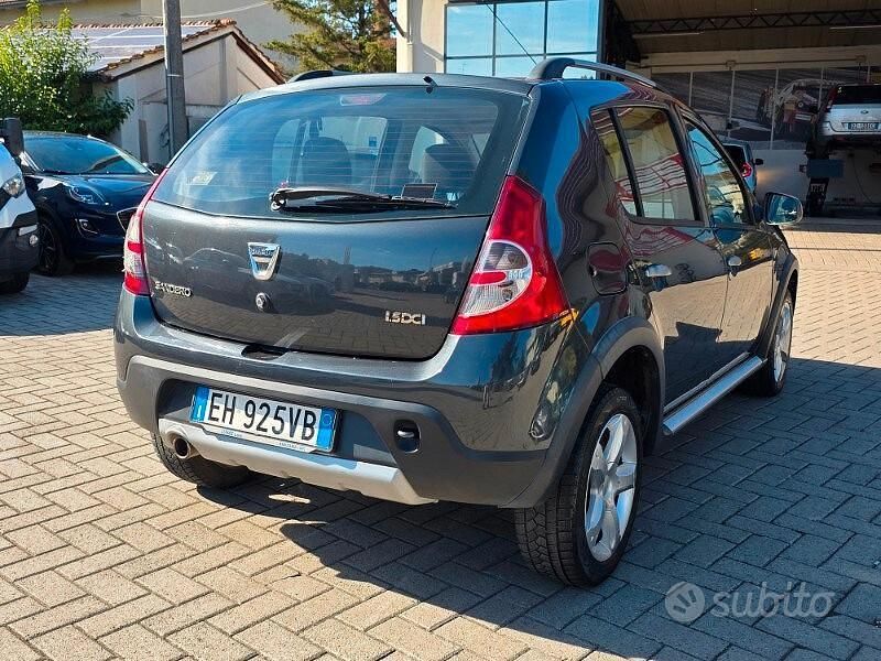 Usata Dacia Sandero Stepway 88 CV (64 kW) 2011 Nero Berlina