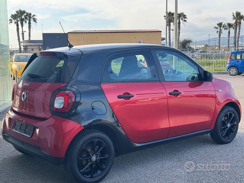 Usata Smart ForFour Passion 71 CV (52 kW) 2015 Rosso Utilitaria