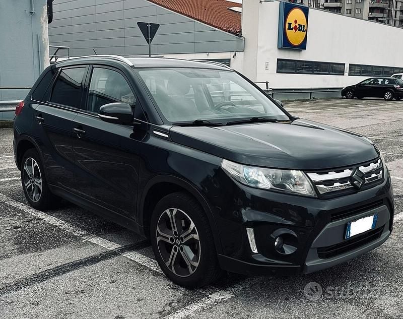 Usata Suzuki Vitara 120 CV (88 kW) 2017 Nero Station wagon