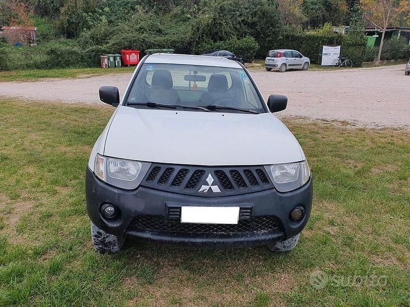 Usata Mitsubishi L200 136 CV (100 kW) 2006 Bianco Pick-up