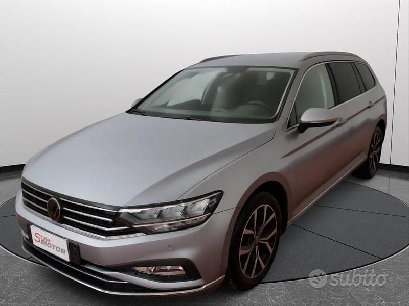 Usata VW Passat Executive 150 CV (110 kW) 2023 Grigio Station wagon