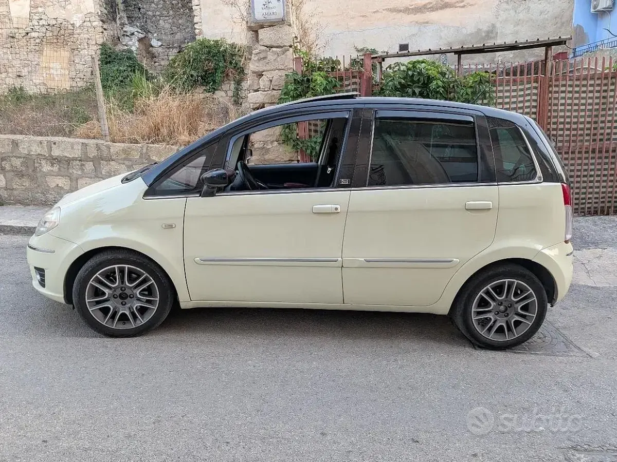 Usata Lancia Musa 120 CV (88 kW) 2008 Bianco Monovolume